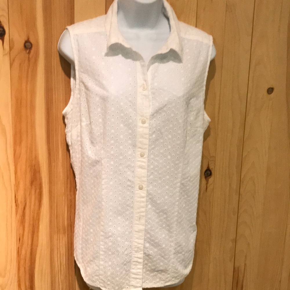 Croft and Barrow eyelet sleeveless button down shirt